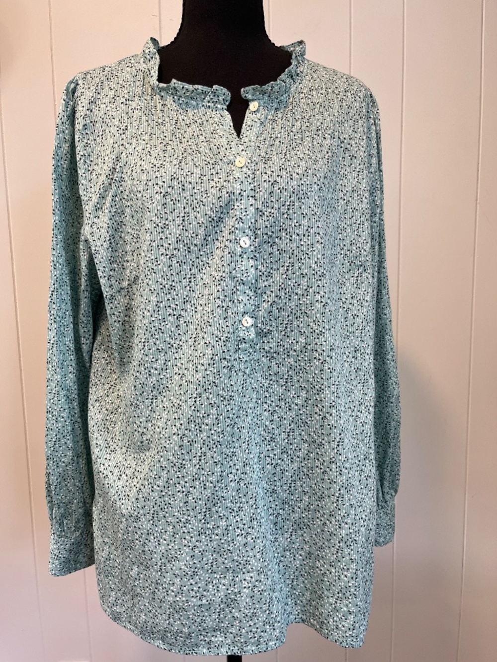 Talbots sz L Pintuck Lightweight 100% Cotton Pullover Blouse Long Sleeve Ruffle